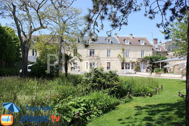 Parc de l'hôtel de ville à Luc sur Mer